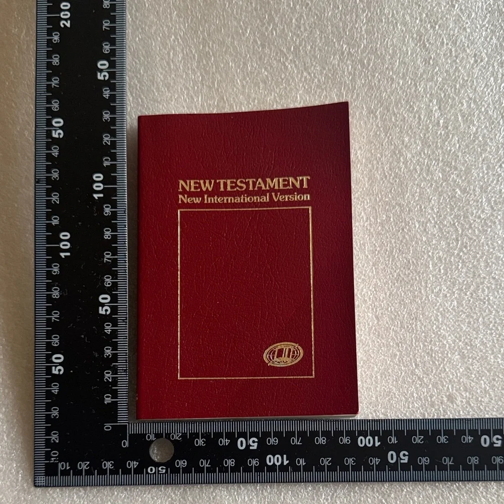 Classic Pocket Red New Testament NIV Book.